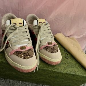 Gucci Women's Pink and Cream Sneakers